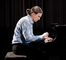 Viktor Lazarov on piano